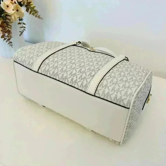 MICHAEL KORS JET SET TRAVEL MED DUFFLE SATCHEL SHOULDER CROSSBODY BAG VANILLA - Picture 5 of 10